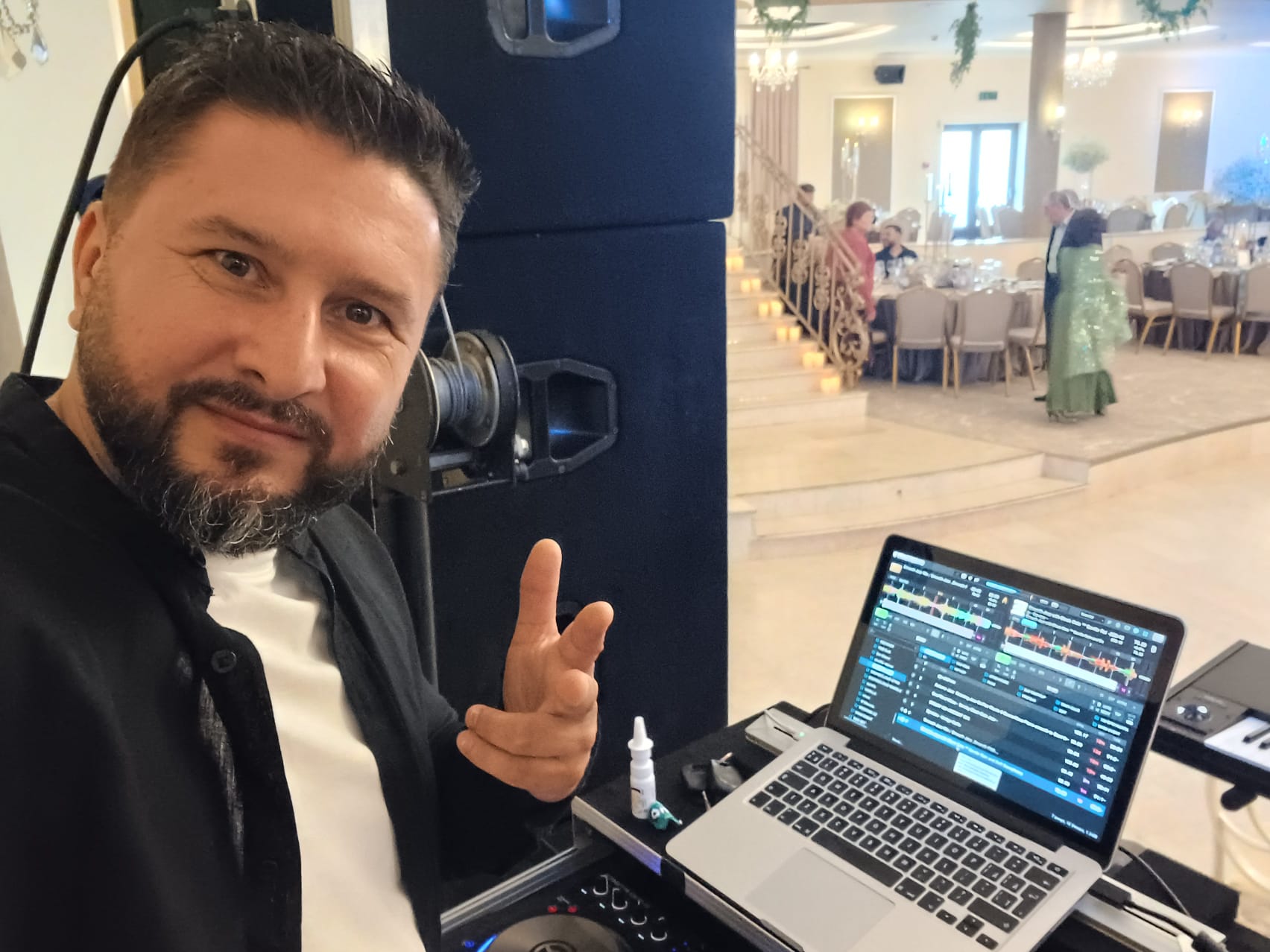DJ Adi la pupitru